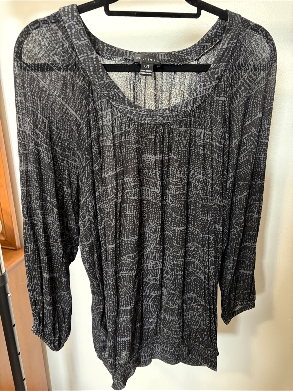 Willi Smith Black and Gray Printed Long Sleeve Scoop Neck Top